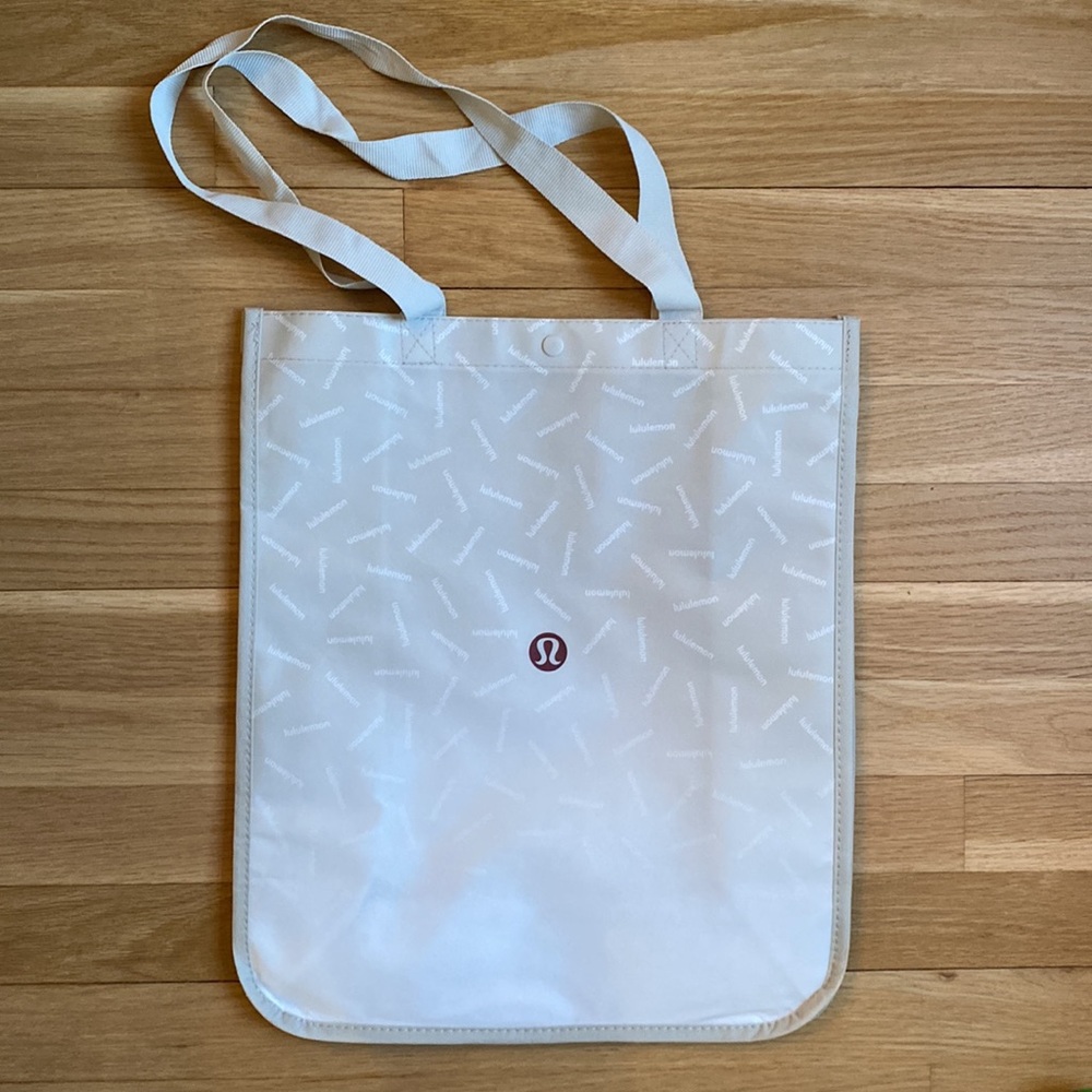 Large lululemon reusable tote bag - Picture 3 of 3